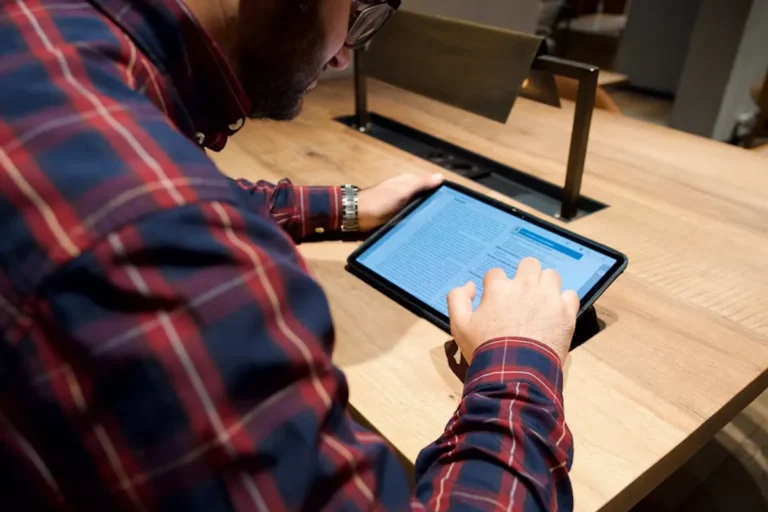 Best Critical Reading for Busy Readers