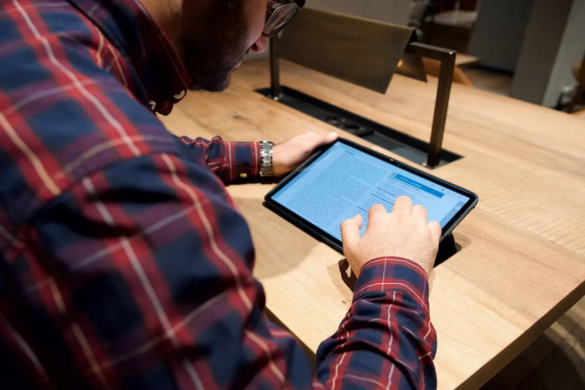 Best Critical Reading for Busy Readers