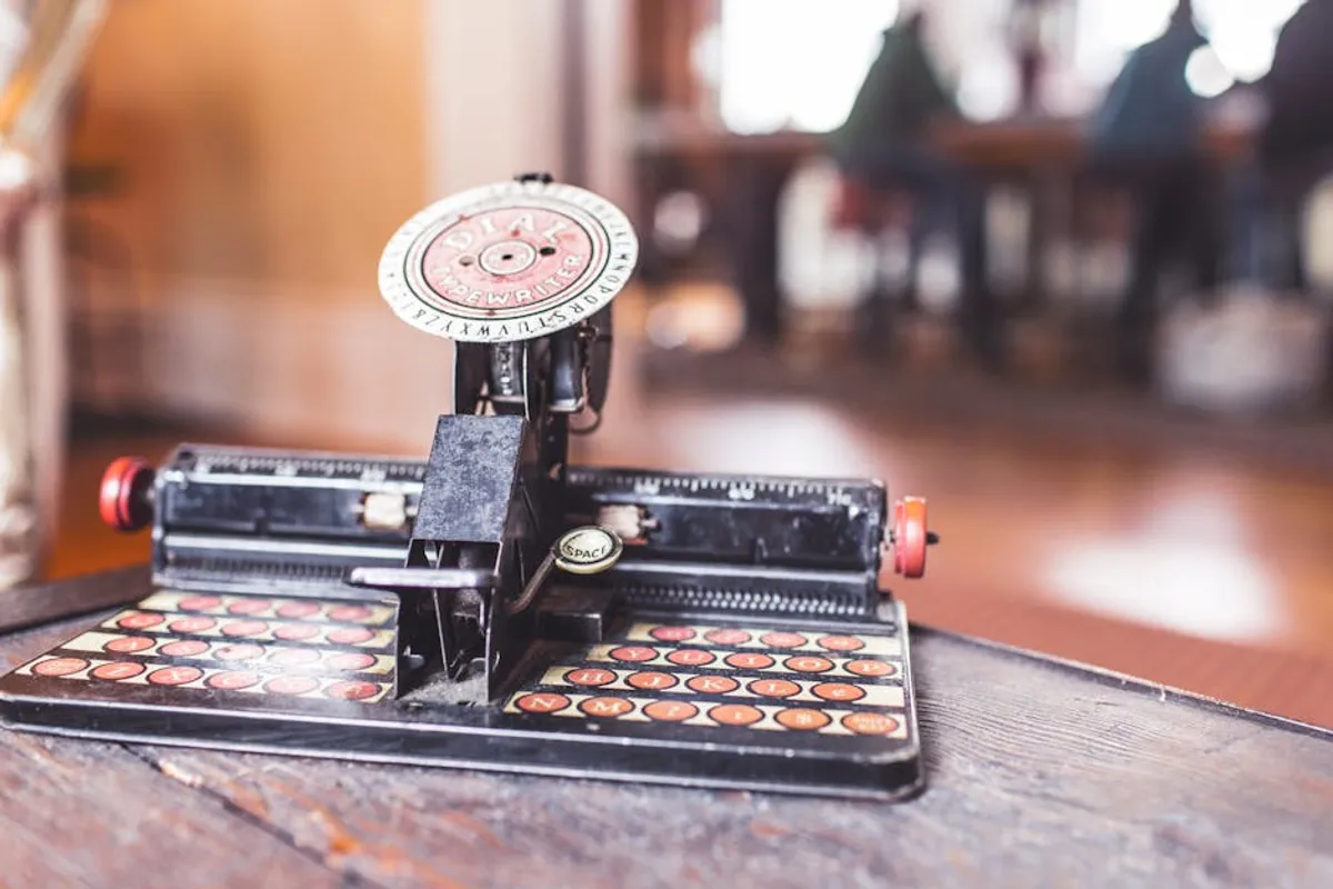 The Secret History Summary: Key Ideas and Lessons